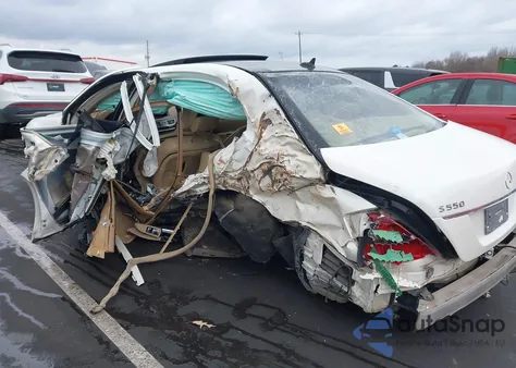 2013 Mercedes-Benz S 550 4Matic z USA, uszkodzony, nr VIN WDDNG9EB6DA496332